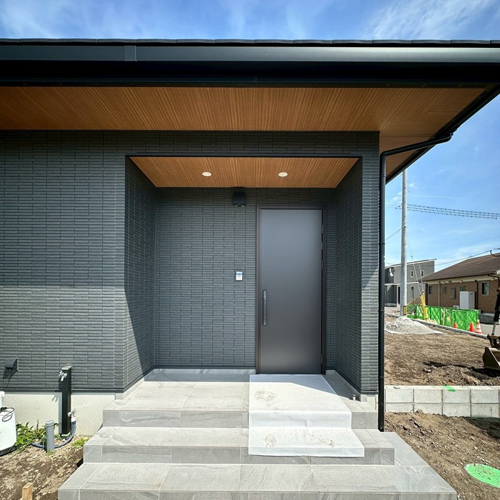 指宿市/新築外構進捗/玄関ポーチ造作/外構の高さに合わせてポーチ作成