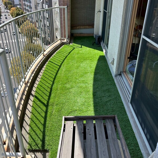鹿児島市/人工芝施工/マンションのバルコニーに人工芝を施工しました。35mmの日差しに強い商品です。