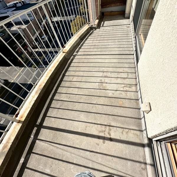 鹿児島市/人工芝施工/マンションのバルコニーに人工芝を施工しました。35mmの日差しに強い商品です。