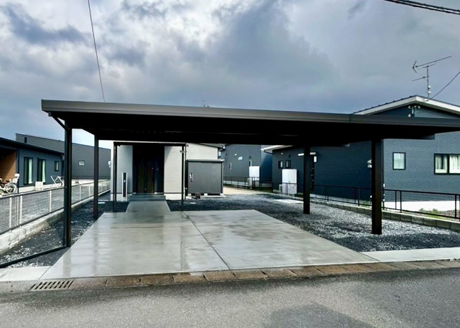 都城市/カーポート設置工事/YKKAPジーポートpro3台用+屋根延長/強度面で安心なカーポート！
