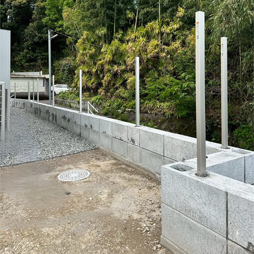 kagoshima-shi-shinchiku-gaikou-mesh-fence-posts