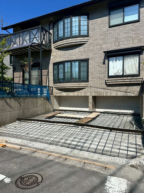 鹿児島市/駐車場リフォーム工事進捗/高さを上げるために配筋してコンクリートを打設します！