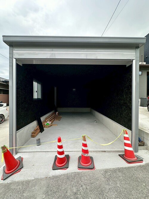 【鹿児島市】シャッターガレージ工事進捗|内装工事が進み完成が見えてきました!