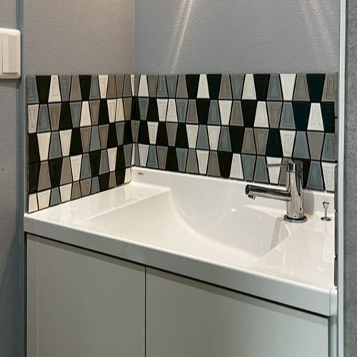 kirishima-new-home-washbasin-tile-installation